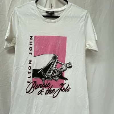  Unisex Size M White Relaxed T-Shirt “Elton John Bernie and The Jets”