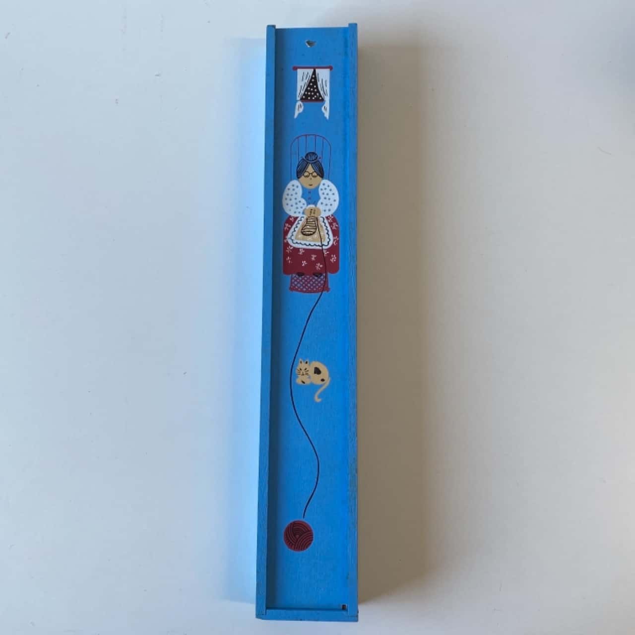 Vintage Wooden Knitting Needle Box With Assorted Size Knitting Needles(s)