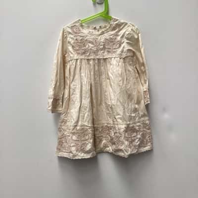 WILLOW & FINN  girls   Size 4-5  Beige / Cream long sleeve dress