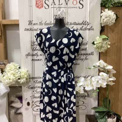 Gorman Brand! 100% SILK HEART, MOON & SUN PATTERN DRESS! Womens  Size 10 Midi Dress / Short Sleeve Dress  Navy Blue / Pattern / White 