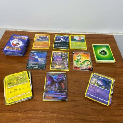 Collection of 100 Pokémon cards +17 energy cards 