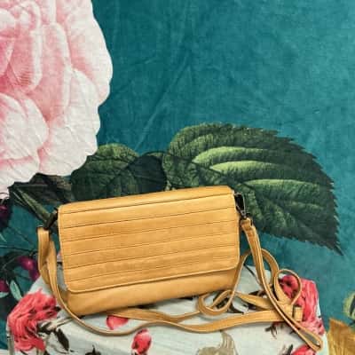  In Leatherz Womens Shoulder Bag Beige 