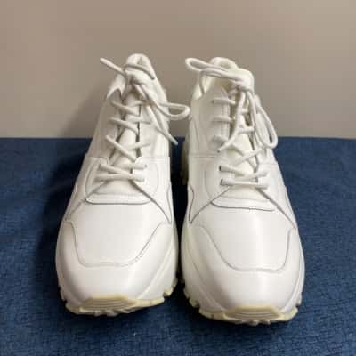 Country Road Womens  Size 39 Off White / White 