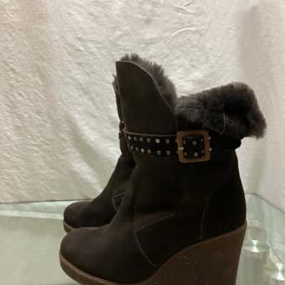 Emu Australia Womens  Size 6 Brown 