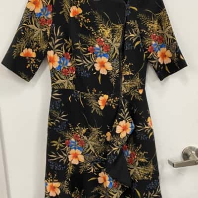 Cue Womens  Size 10 Black  / Floral 