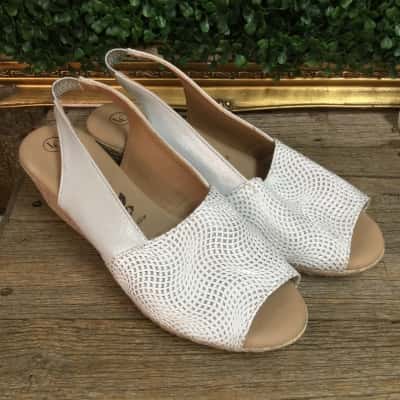 Lola canales leather wedge sandals