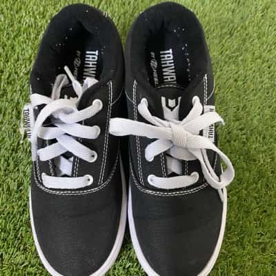 Tahwalhi  Heelys Kids Black  / White size 34