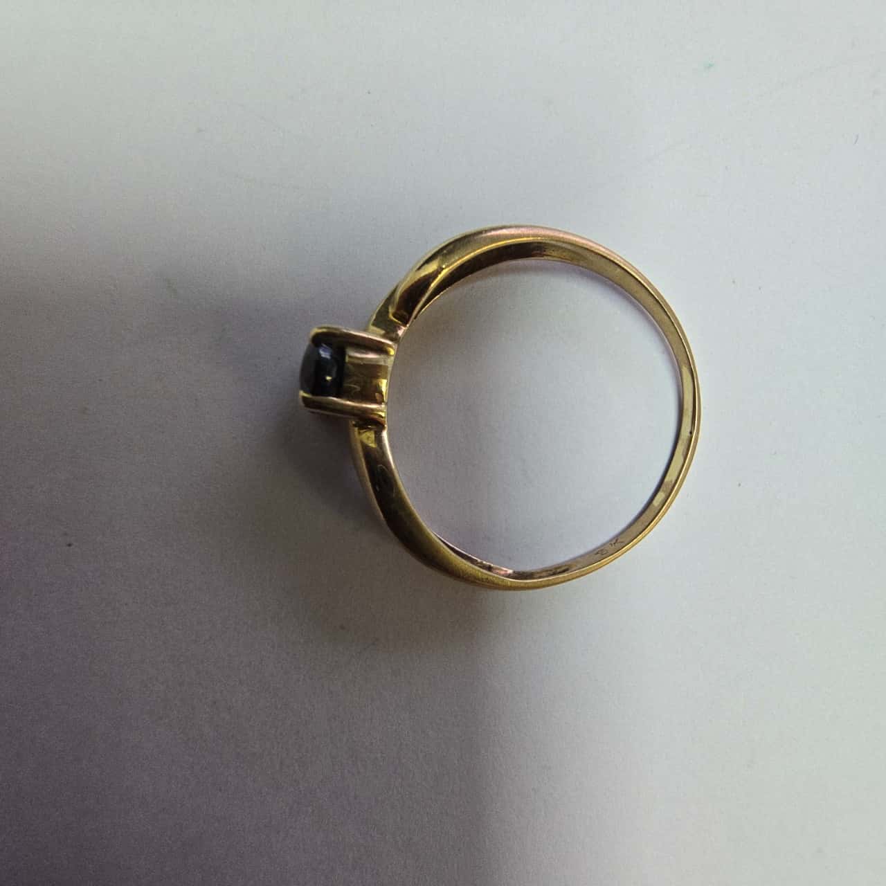 9 CT Yellow Gold Blue Sapphire Clawed Ring(s)