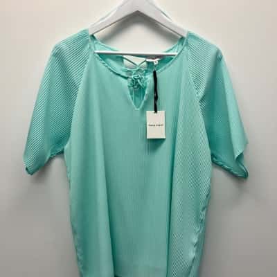 Table Eight Womens  Size 16 Short Sleeve Top 