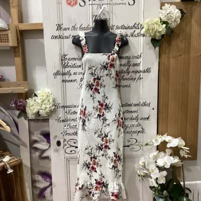 Her Fox Brand! STUNNING ELASTICATED BODICE FLORAL PRINT DRESS! BNWT THE PENELOPE DRESS! Womens  Size 10 Floral Dress / Midi Dress / Shoestring Strap Dress Floral / Pattern / White 