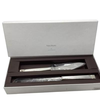 Wedgwood Vera Wang Love Knots Wedding Cake Cutting Set (Handles have Black Pitting) (BRICA Shelf)