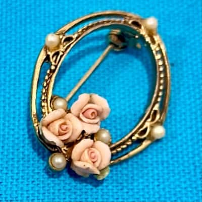 Vintage Oval Pearl Rose Detail  Brooch 