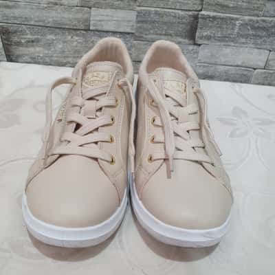 Skechers Womens  Size 7 Sneakers Beige / White 