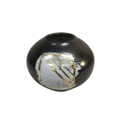 Black PatternedVase Approx 11x 10cm