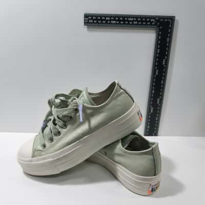 Converse Womens Size 6US Platform Sneakers Green / Olive "We Are Stronger Together" PreOwned 