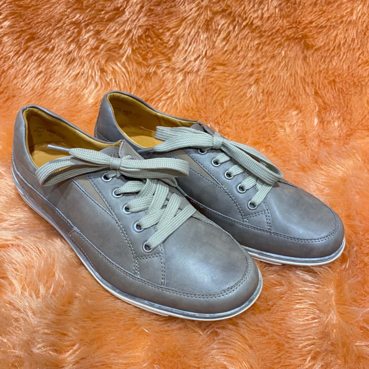 Theresa M. Womens Surrey shoe Size 41 Taupe(s)