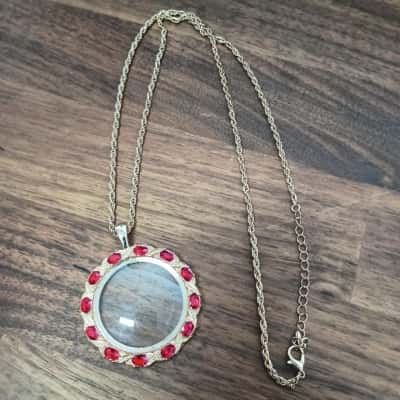 Magnifying Pendant Necklace