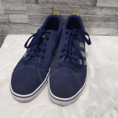 Adidas Mens US 9.5 Navy Blue / Yellow Sneakers 