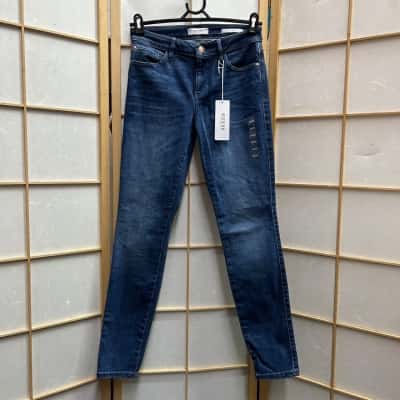 New with tags GUESS LOS ANGELES  Women's  Size 28 Sexy Curve Jeans / Skinny Jeans / Duck Wash Jeans Blue 