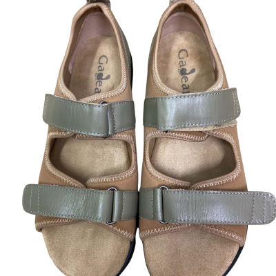 Gadean Womens  Size 40 Sandals Beige / Grey 