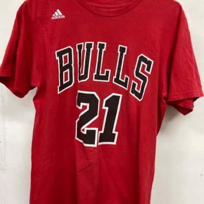 Chicago Bulls Adidas Mens  Size M Short Sleeve T-shirt Red 