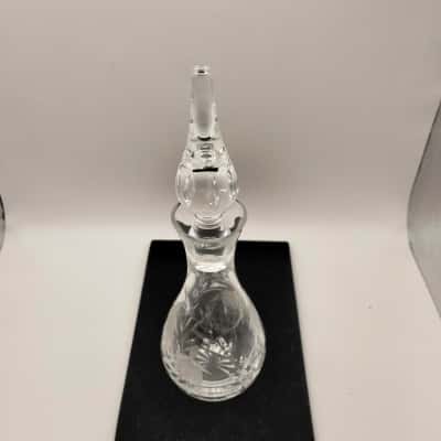Stuart - Cascade. Crystal Decanter 18 cm tall no chips or cracks.