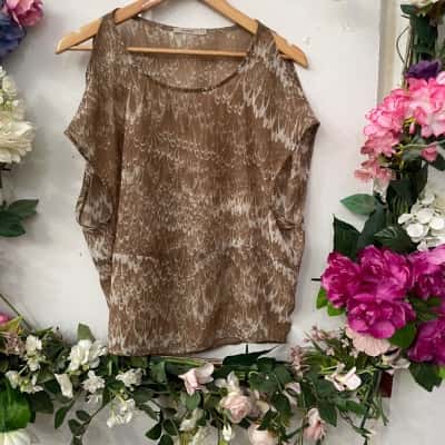 Thurley, Size 6 Animal print blouse