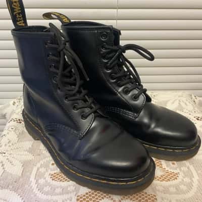 Dr Martens - 1460 - Mens US7 / Ladies US8