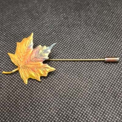 Maple Leaf Pin with Autumn Enamel Finish – Canadian Charm #canadianpin #mapleleafbrooch #autumnjewellery