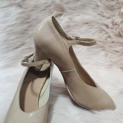 BLOCH Womens  Size 7 Beige heeled shoes