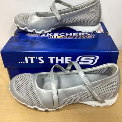Skechers Sightsee Silver Flat Walking Shoe Size US 9