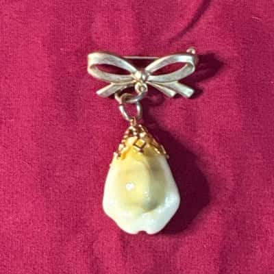  Women's gold Tone Brooch with a Dangling Baroque Pearl