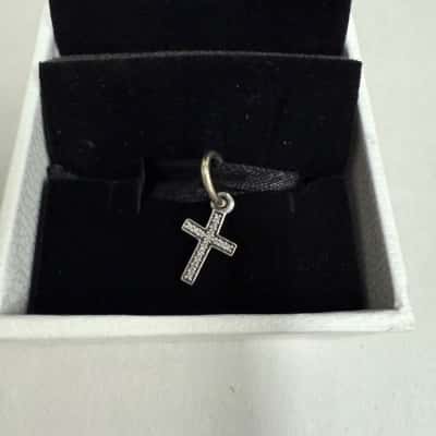 Pandora me 925 silver cross charm