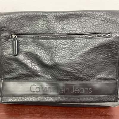 Calvin Klein Womens Messenger Bag Black  