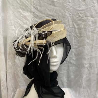 MORGAN & TAYLOR FASCINATOR FEATHER HAT CARNIVAL WEDDING FORMAL FASHION