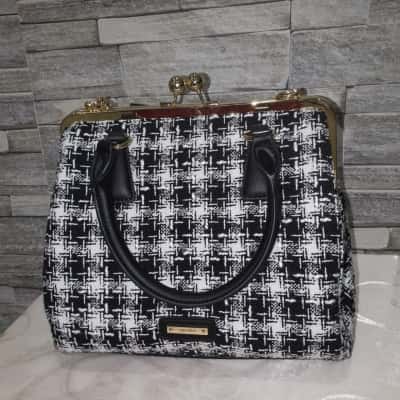 Review Womens Handbag Black  / Gold / White 