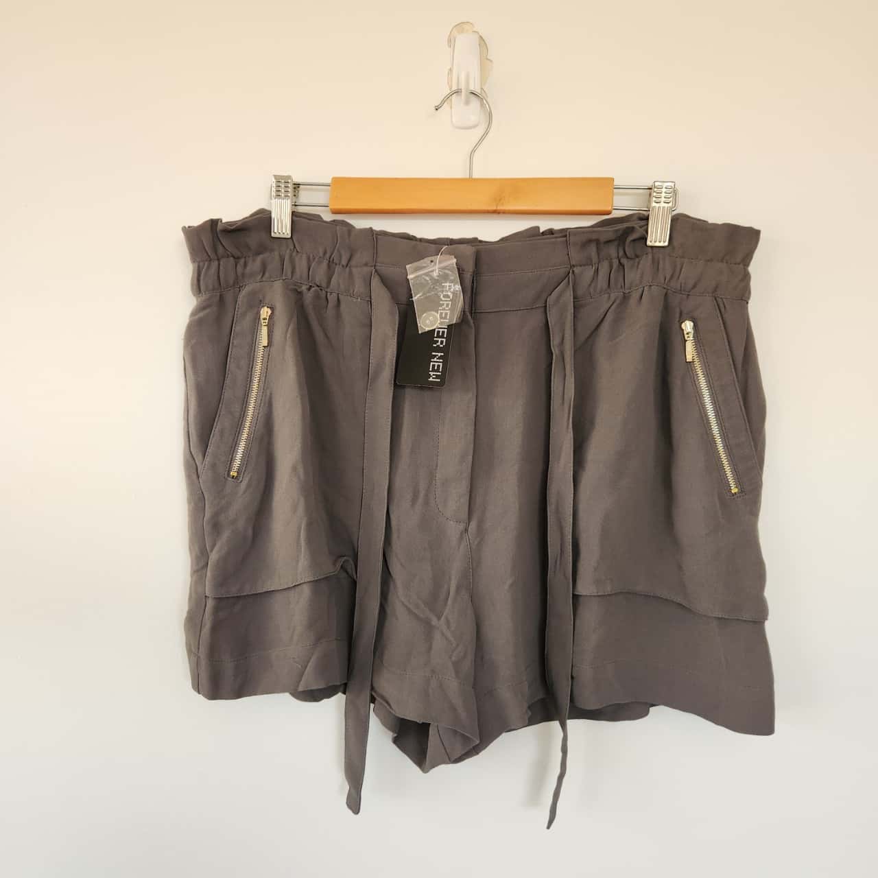 Forever New Grey Shorts Size 16 / XXL