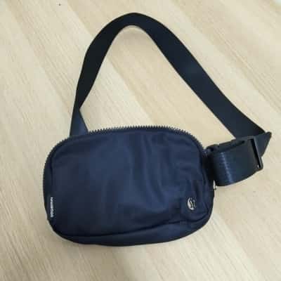Lululemon Womens Navy Blue Belt Bag VGUC