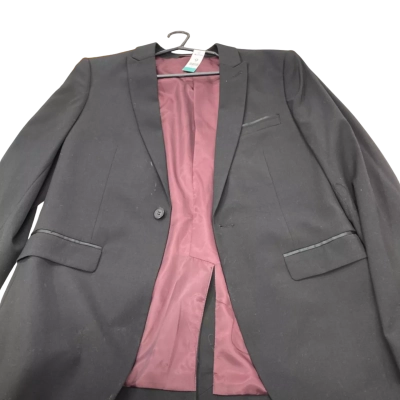 Yd. Mens  Size L Suit Jacket Black  / Maroon 