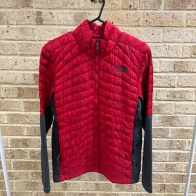 The North Face Mens red momentum thermoball hybrid jacket  Size M 