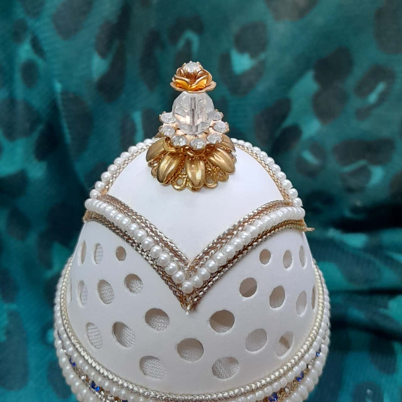 Egg shaped jewellery box(s)