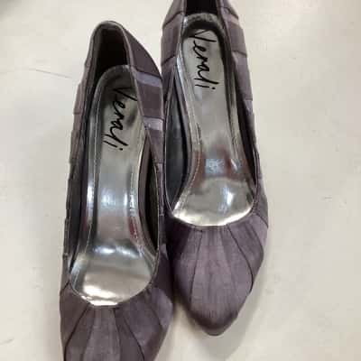 Verali Womens  Size 7 Silver grey heels