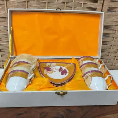 Vintage Box set of 6 Teacups & Saucers Porcelain Tablewear Goldplated with Flowers 