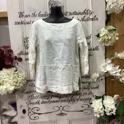 LEE MATHEWS BRAND, Womens  Size One Size Cream! BEAUTIFUL 100% TOP! HAS SIDE SLIPS AND SOME RAW HEM DETAILS! SMALL MARK AS REFLECTED IN PRICING AND PHOTOS!
