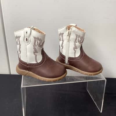  Kids  Size 5 Booties Brown / White boxed 