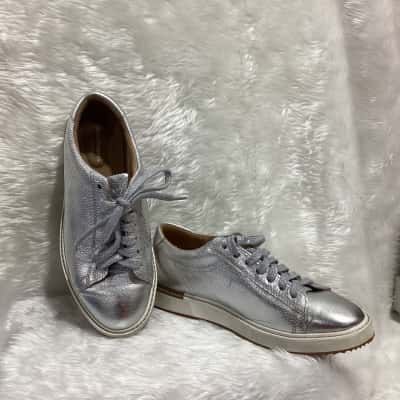 Hush Puppies - Women’s Silver sneaker size 8