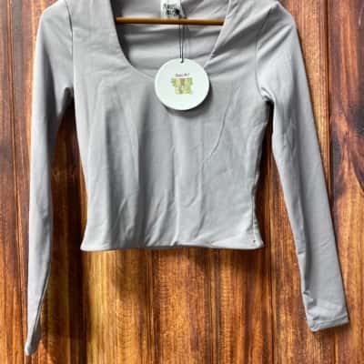Princess Polly  Size 8 Grey top new 
