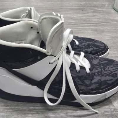 Nike Kevin Durant no 7 Mens  Size 13 Black  / White 