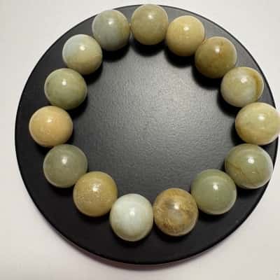 Stretch Jadeite Bracelet 