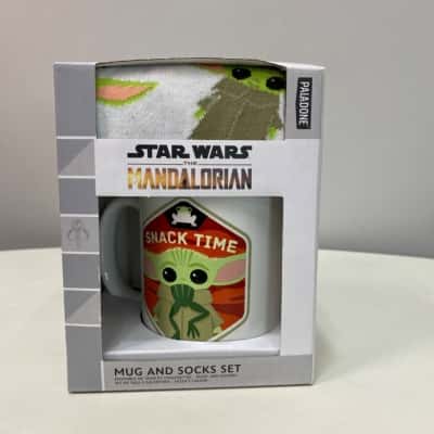 Star Wars The Mandalorian Mug & Socks Set